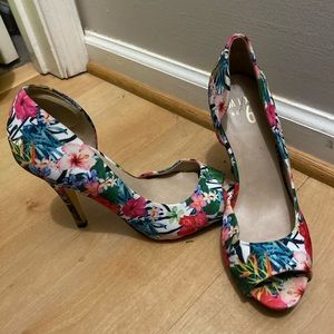Floral peep toe heel
